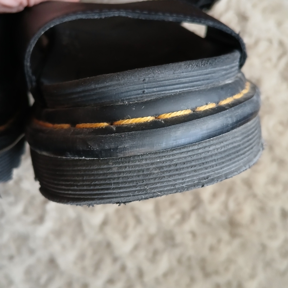 🌟 Dr. Martens Women's VOSS Leather Strap Sandals - Picture 2 of 13